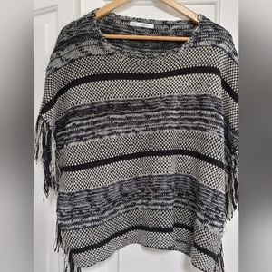 🍋Grifflin Paris Pullover Tassel Shall/Poncho ~ S/M